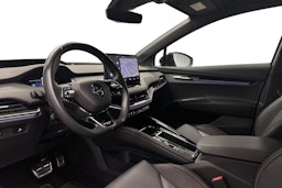 harmaa Skoda Enyaq 2022 kuva 7.