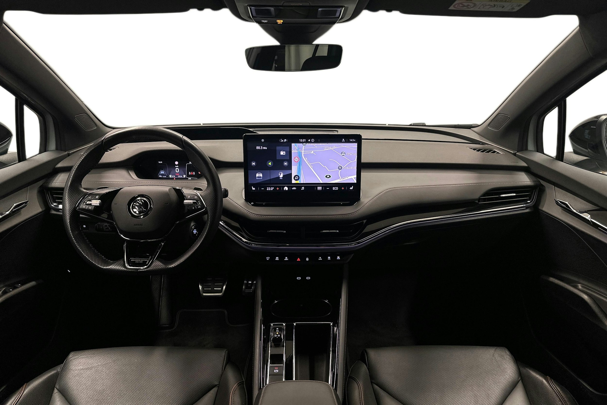harmaa Skoda Enyaq 2022 kuva 9.