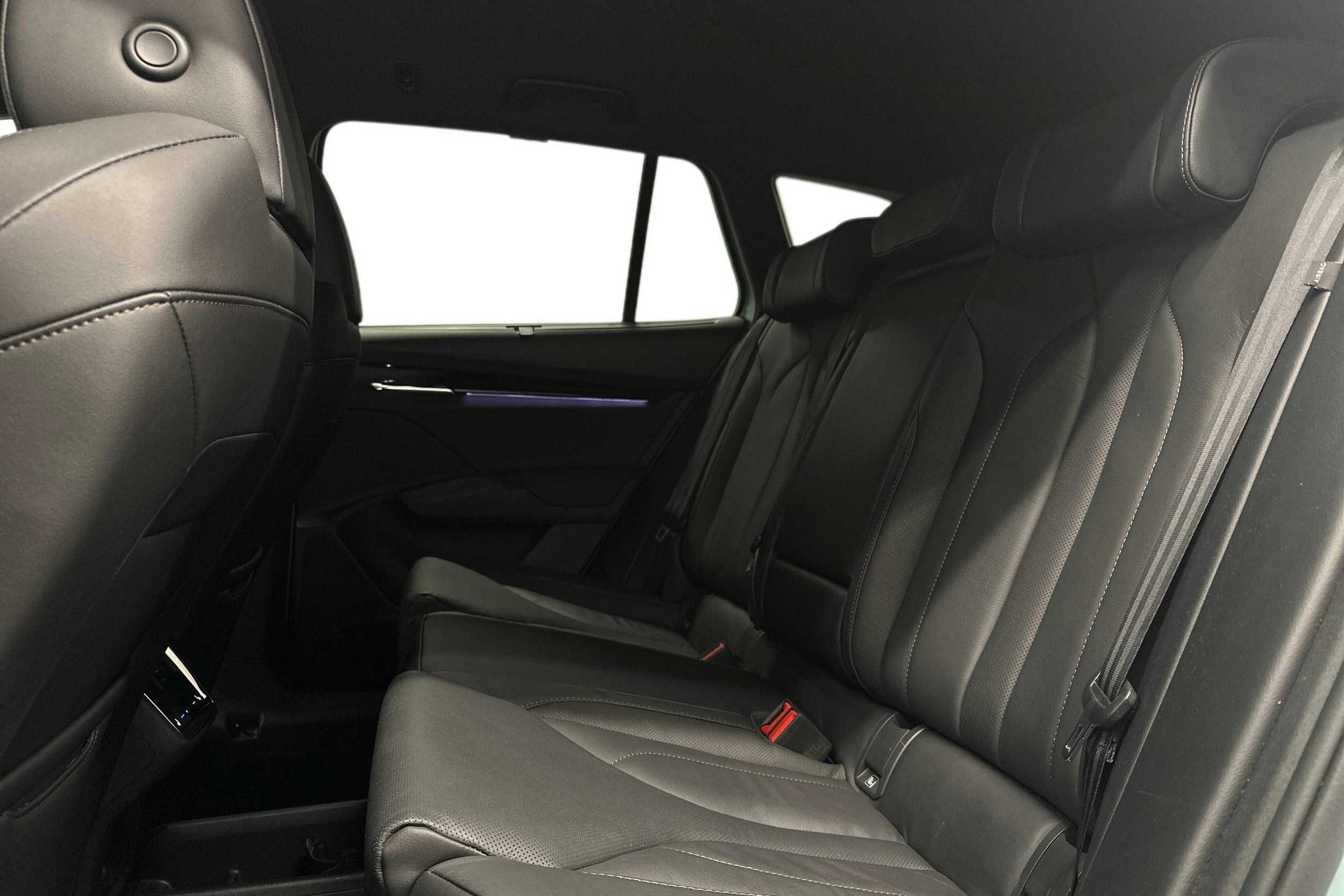 harmaa Skoda Enyaq 2022 kuva 10.