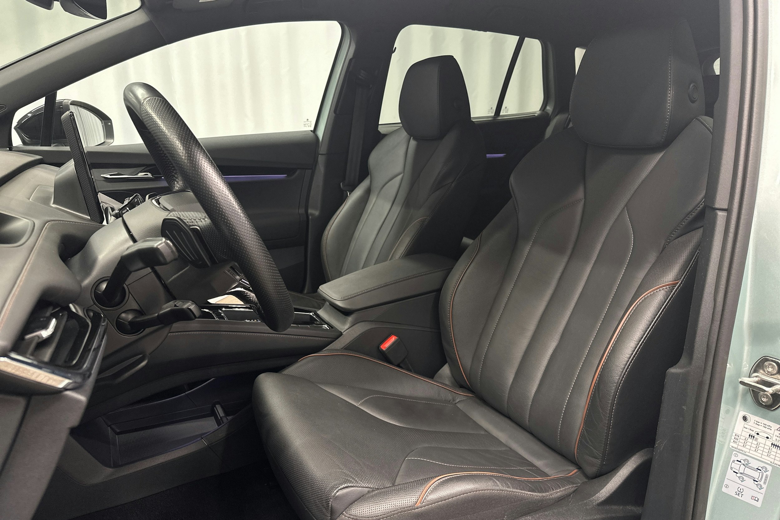 harmaa Skoda Enyaq 2022 kuva 18.
