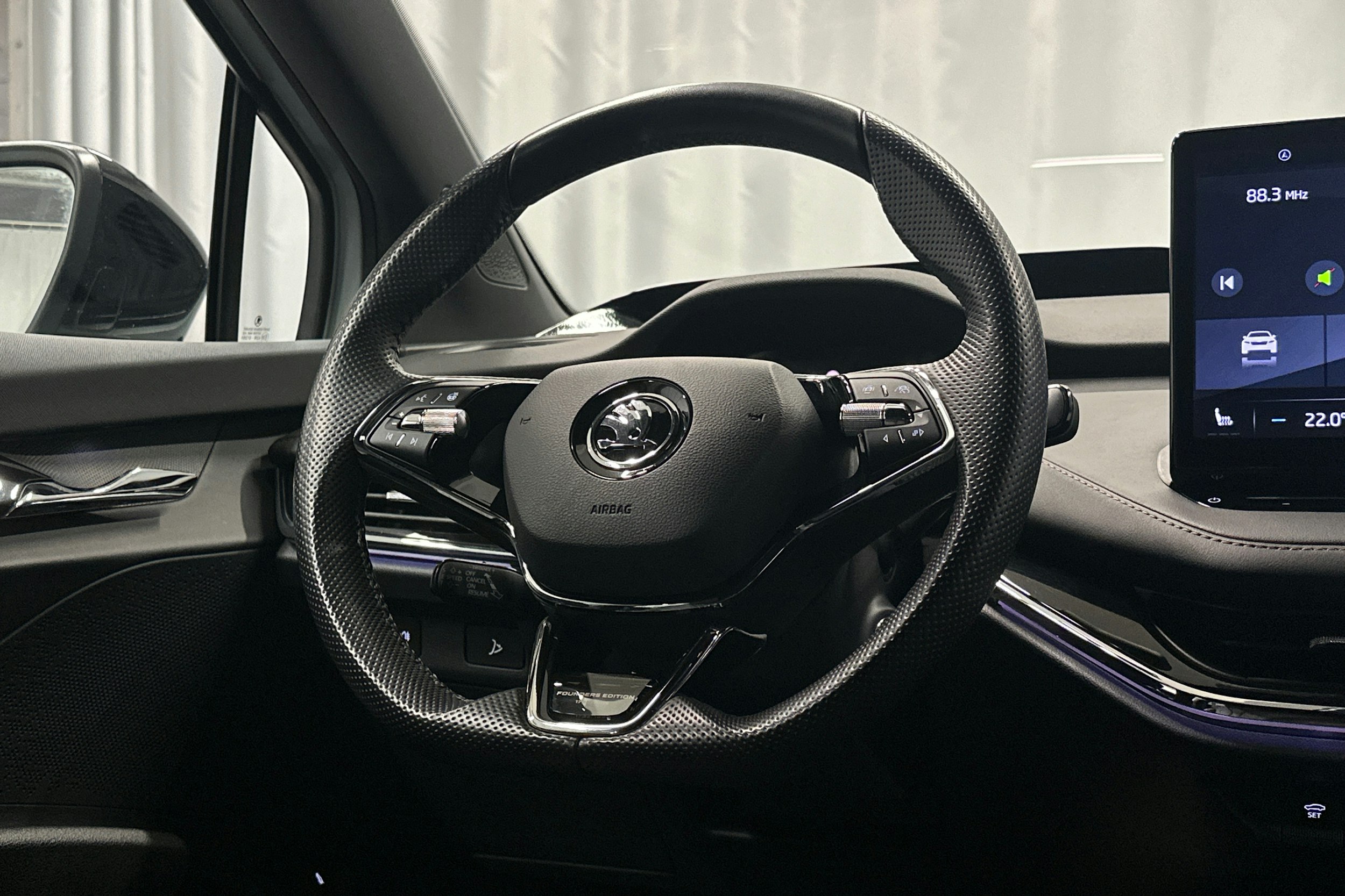 harmaa Skoda Enyaq 2022 kuva 20.