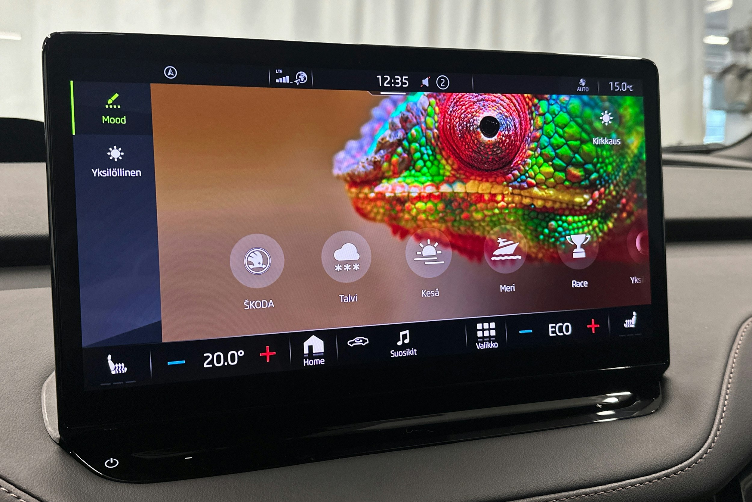 harmaa Skoda Enyaq 2022 kuva 32.