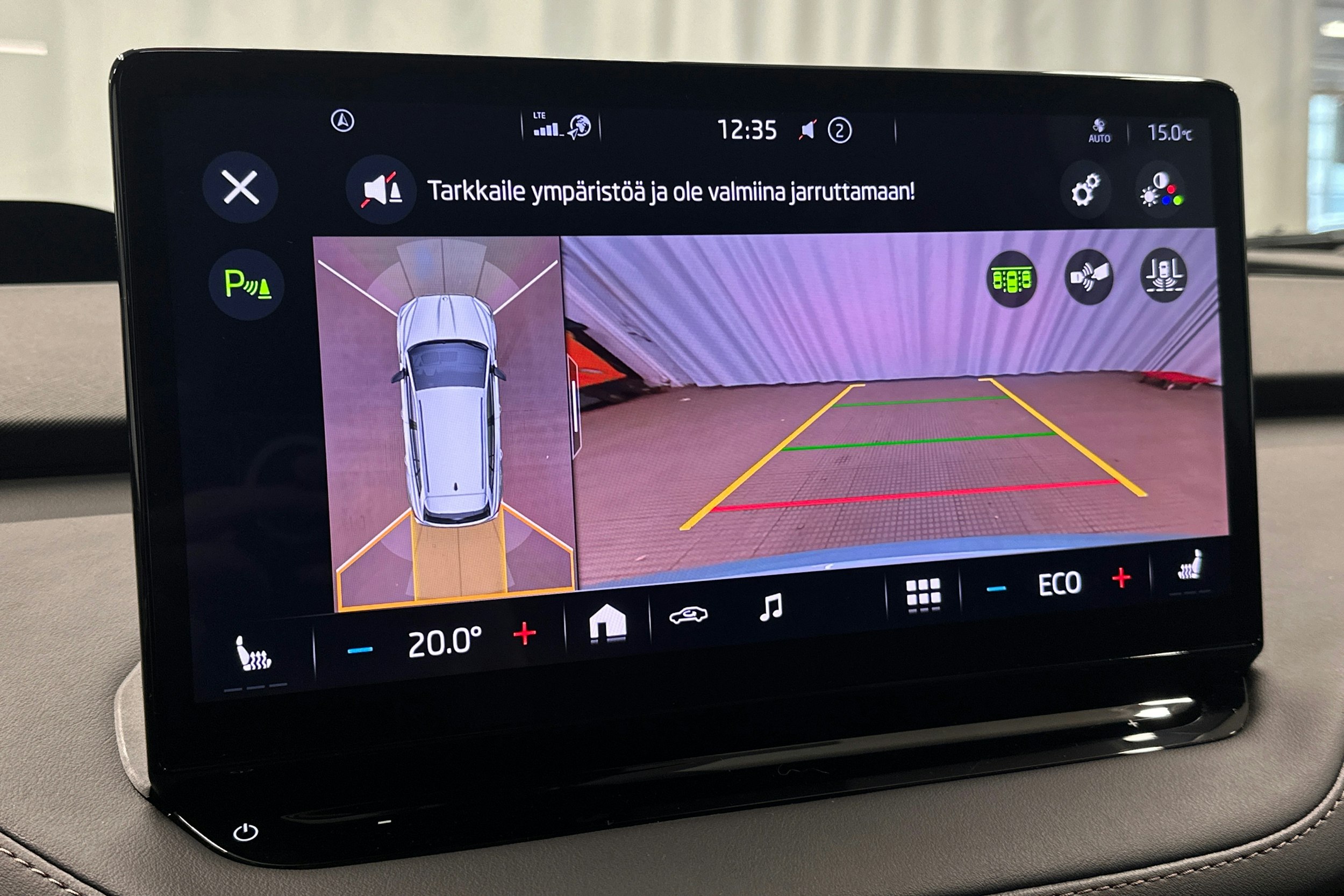 harmaa Skoda Enyaq 2022 kuva 33.