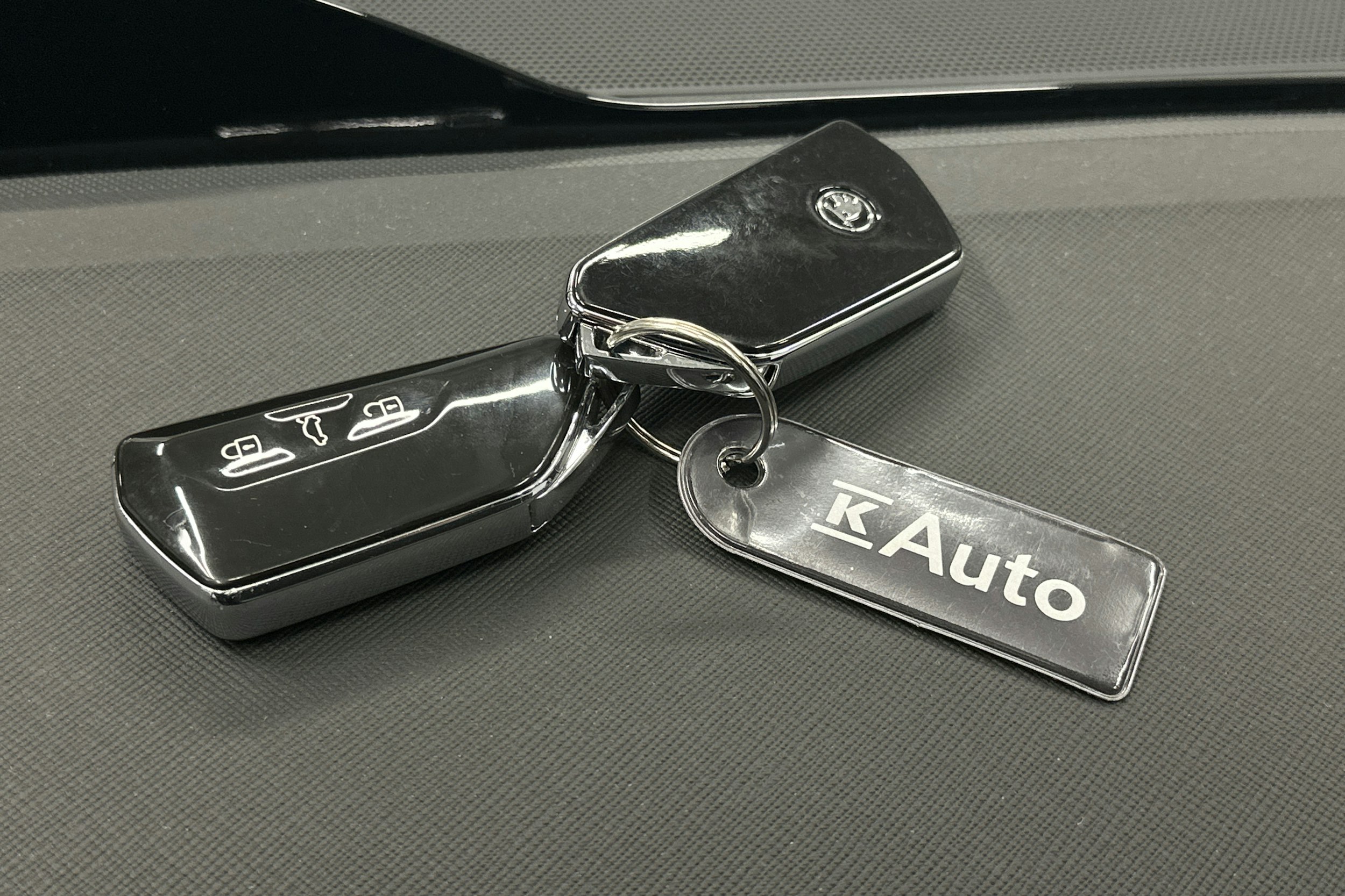 harmaa Skoda Enyaq 2022 kuva 36.