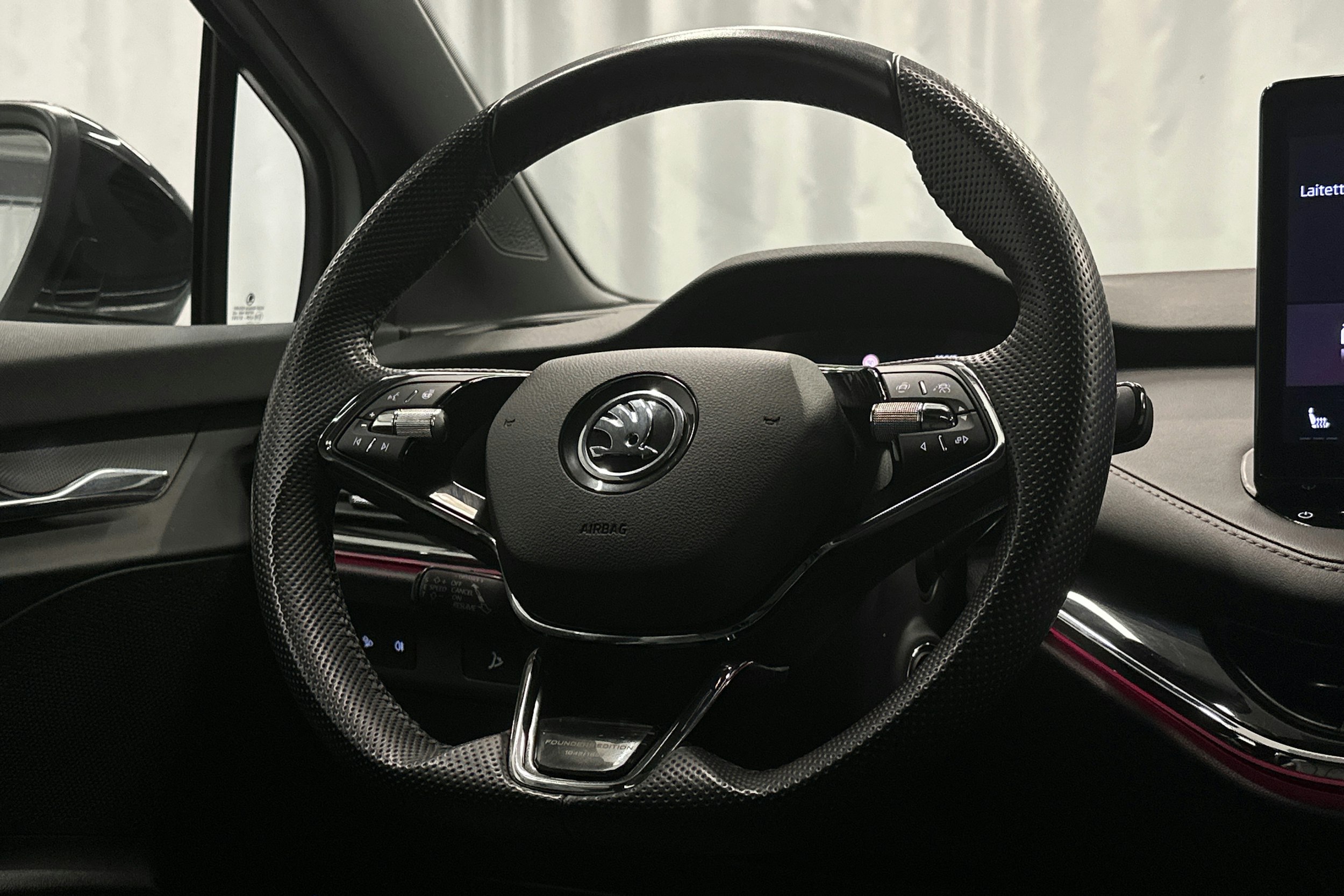 hopea Skoda Enyaq 2022 kuva 18.