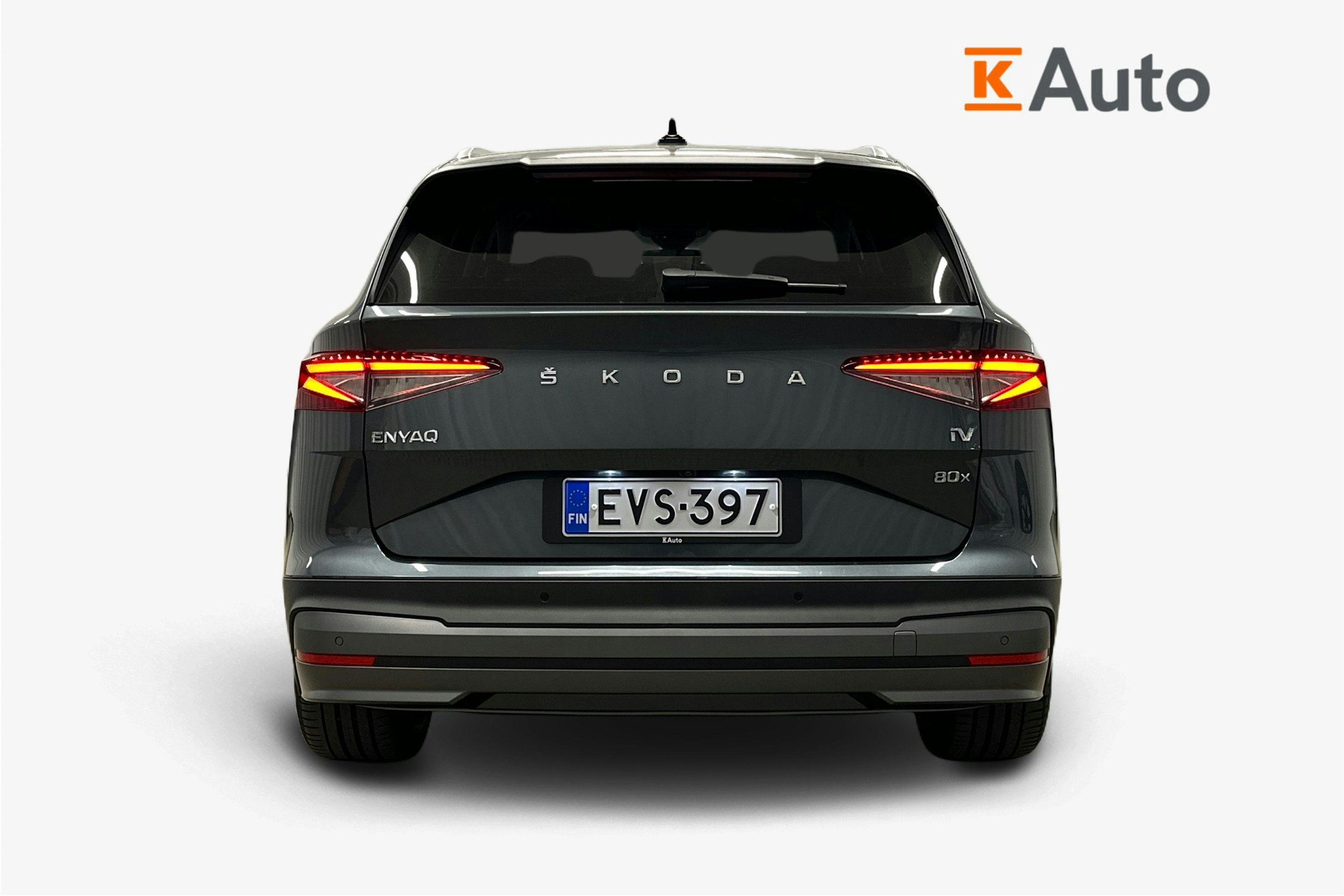 harmaa Skoda Enyaq 2022 kuva 3.