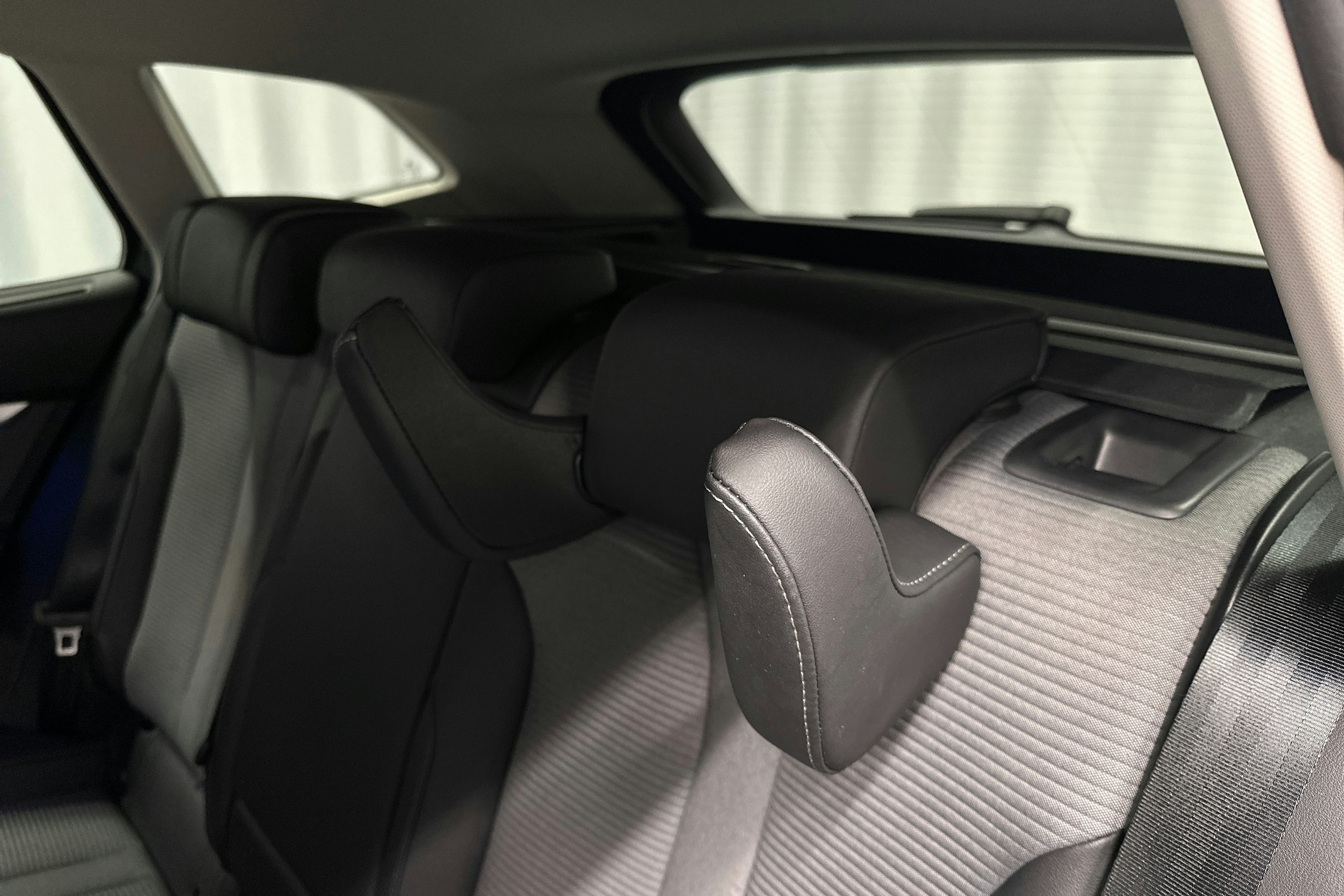 harmaa Skoda Enyaq 2022 kuva 16.