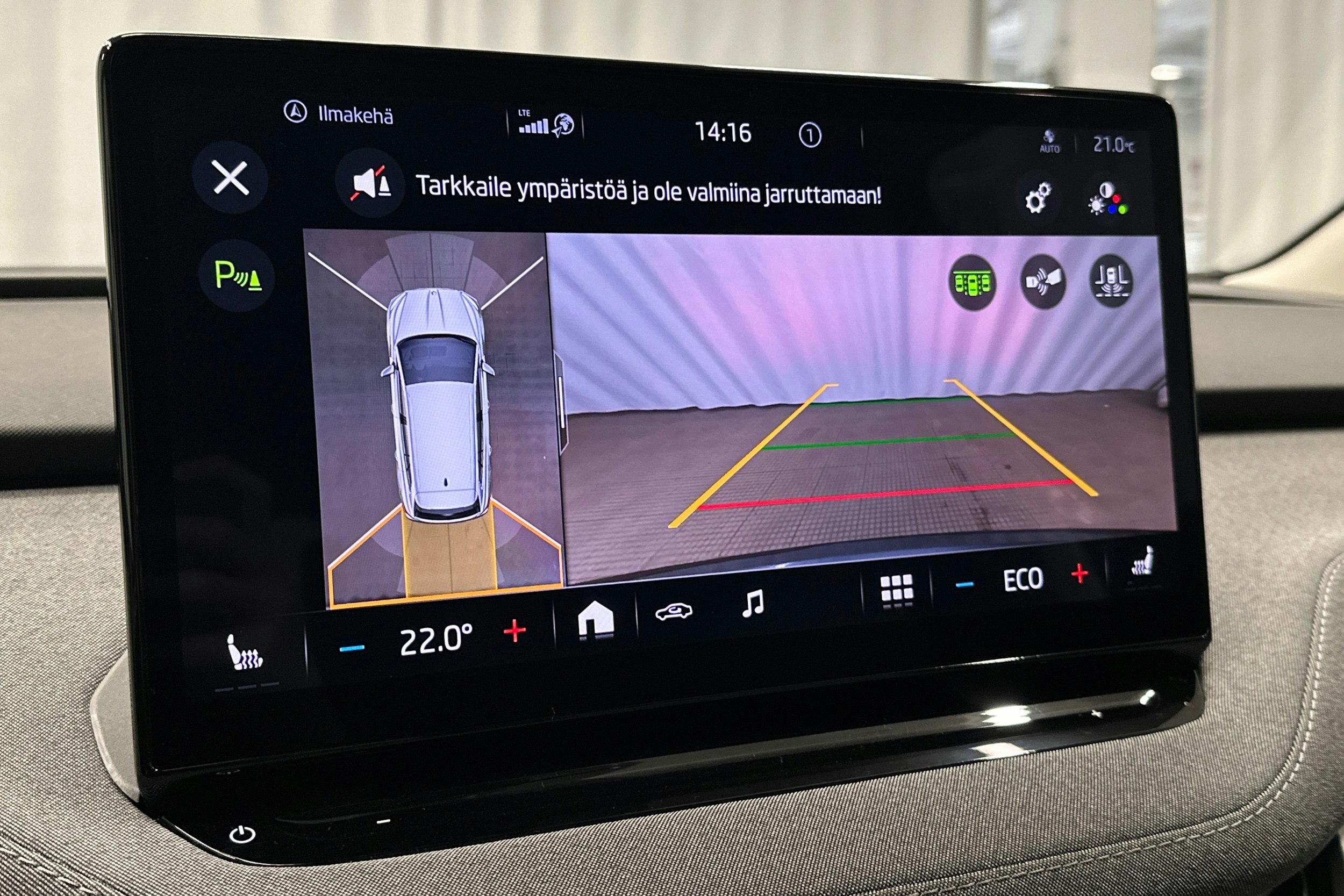 harmaa Skoda Enyaq 2022 kuva 30.