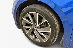 sininen Skoda Enyaq 2022 kuva 11.