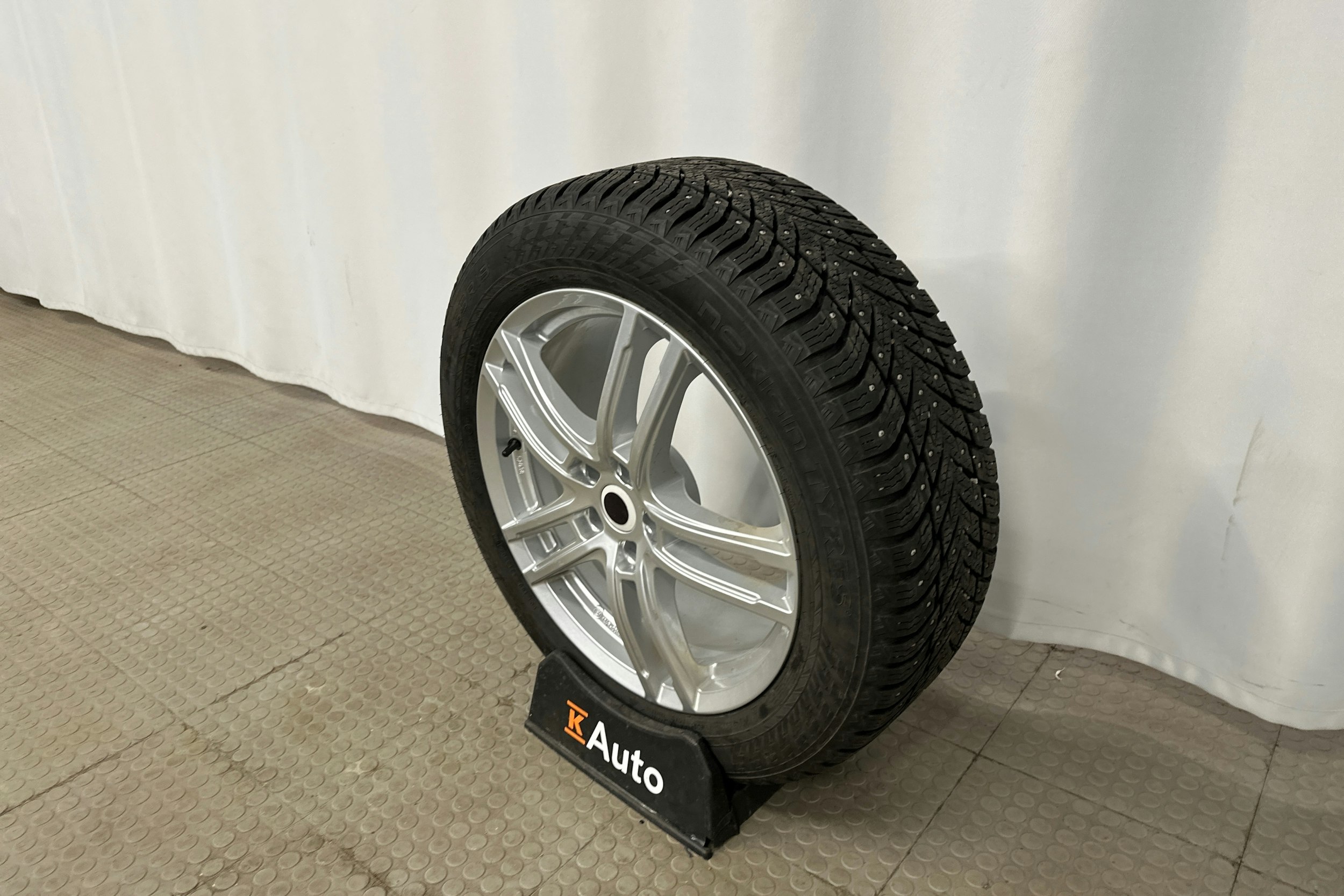 sininen Skoda Enyaq 2022 kuva 13.