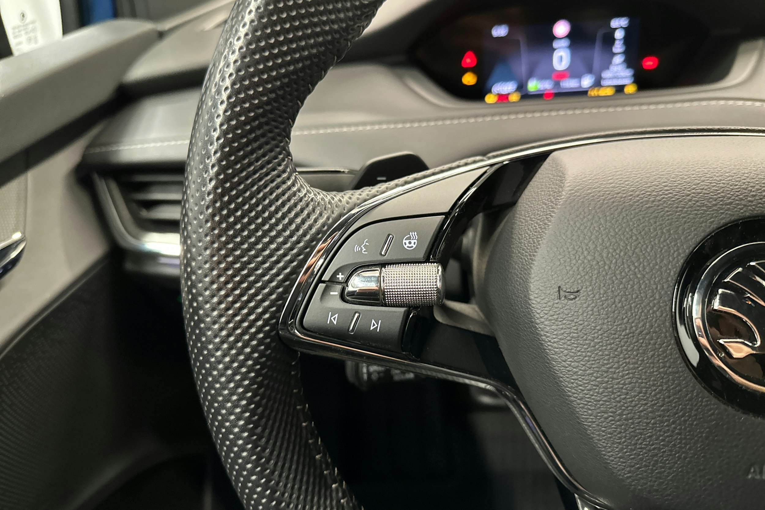 sininen Skoda Enyaq 2022 kuva 14.