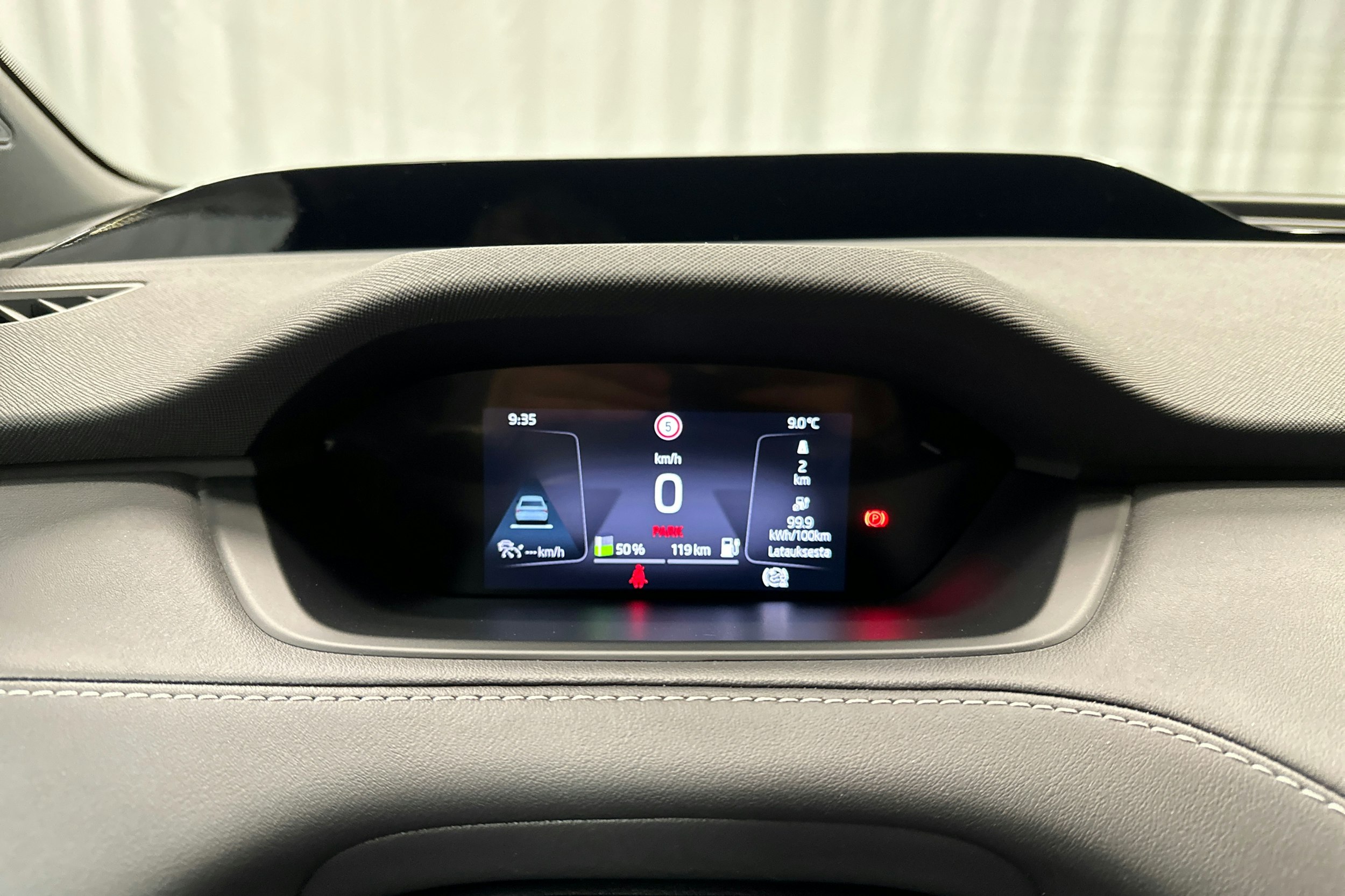 sininen Skoda Enyaq 2022 kuva 18.