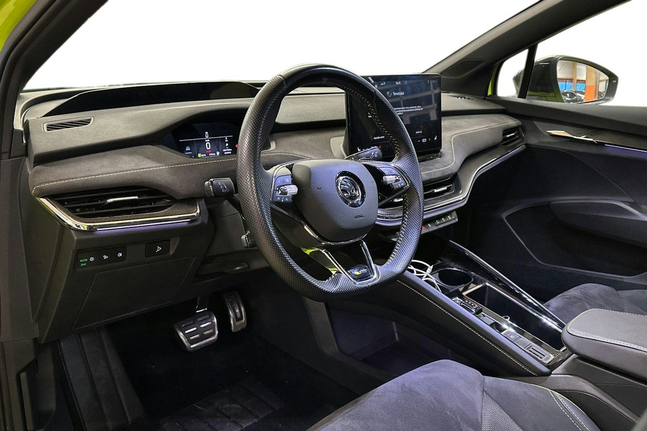 vihreä Skoda Enyaq 2022 kuva 3.