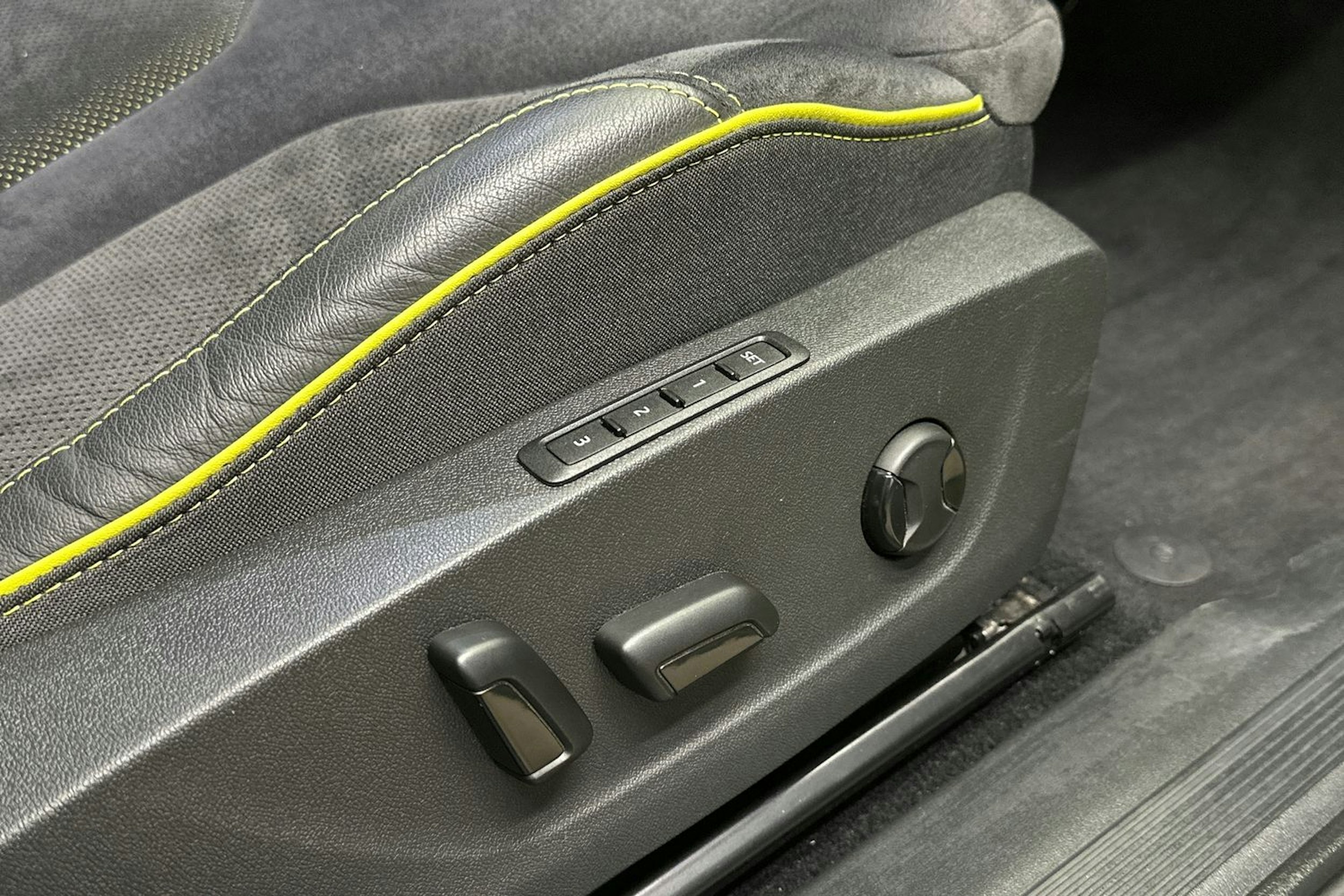 vihreä Skoda Enyaq 2022 kuva 13.