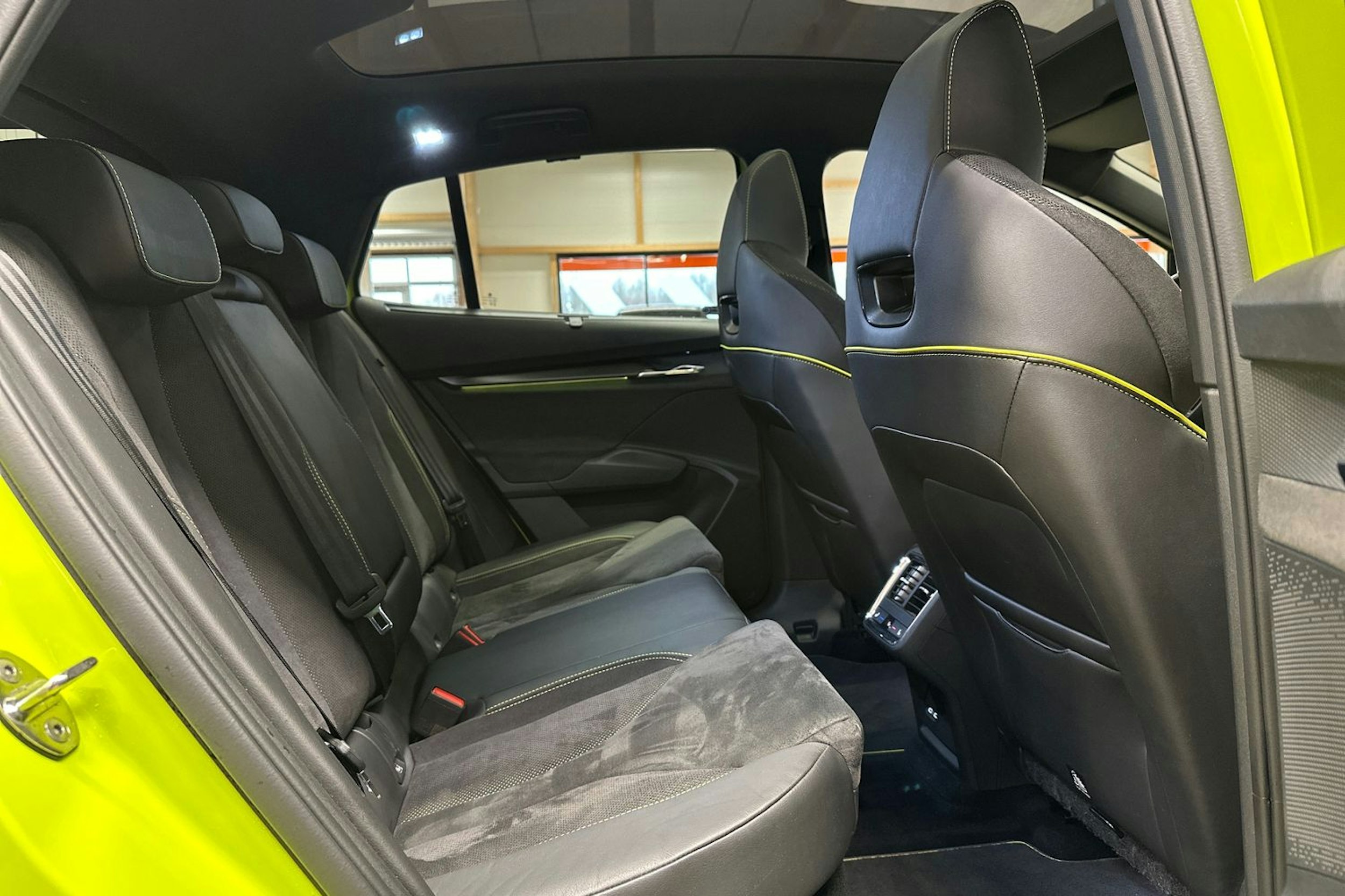 vihreä Skoda Enyaq 2022 kuva 14.