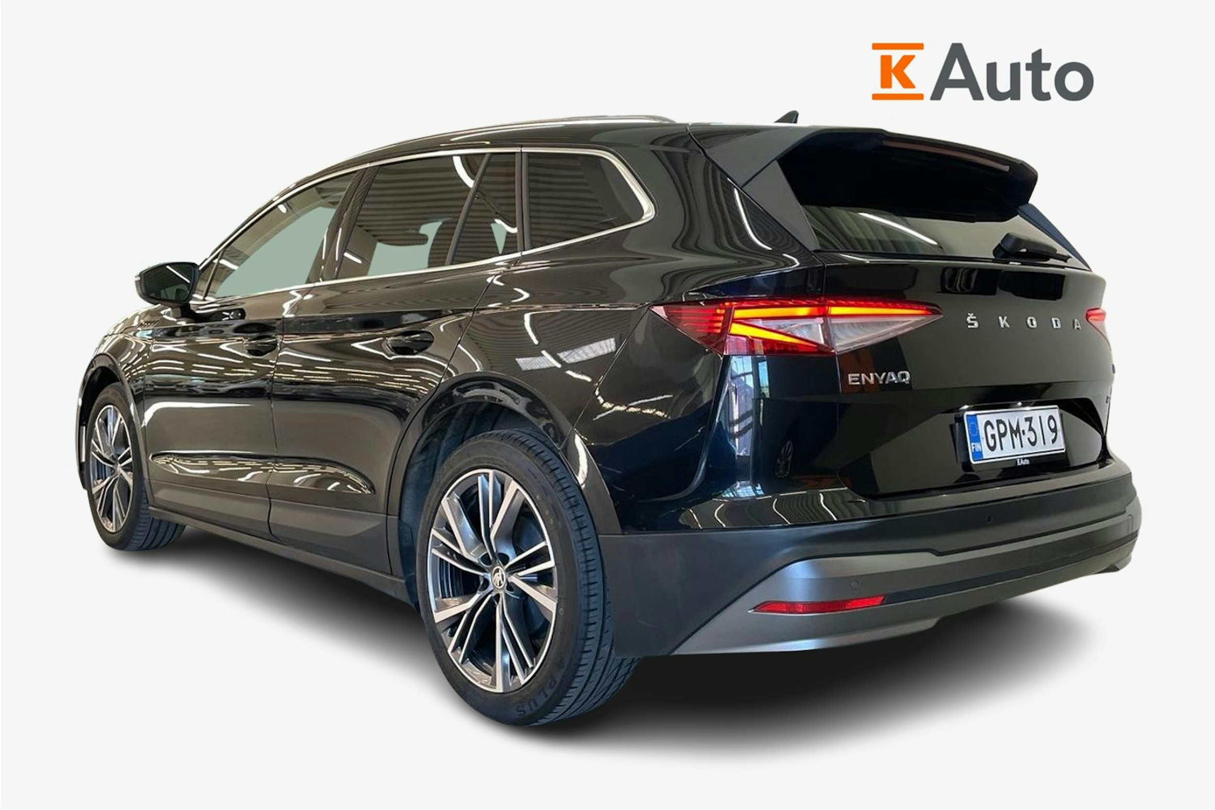 Musta Skoda Enyaq 2022 kuva 2.