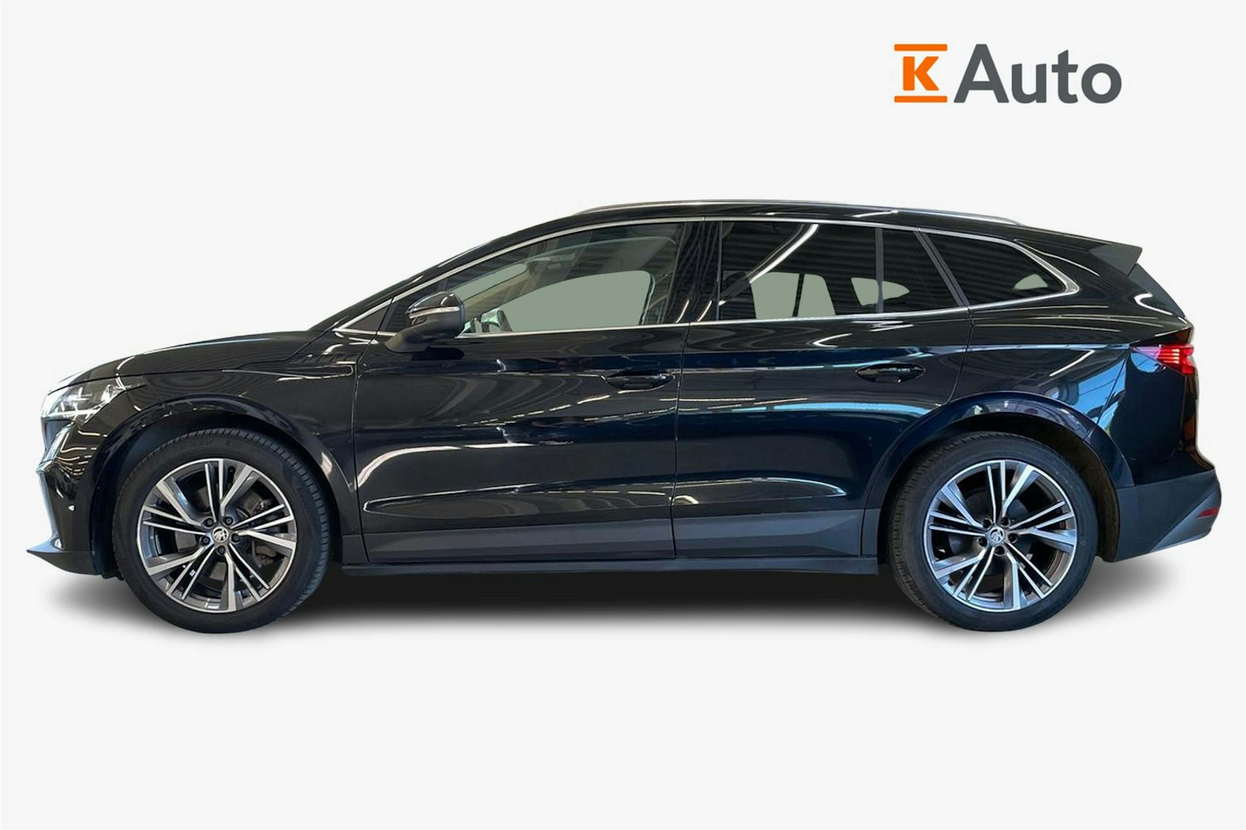 Musta Skoda Enyaq 2022 kuva 5.