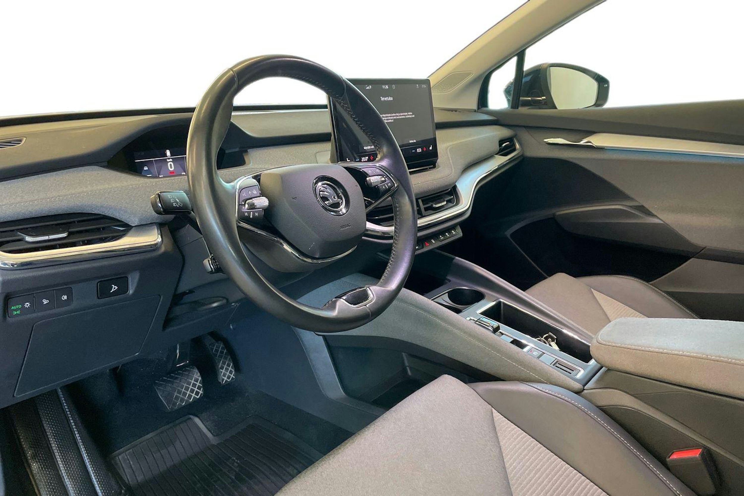 Musta Skoda Enyaq 2022 kuva 6.