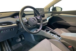Musta Skoda Enyaq 2022 kuva 6.