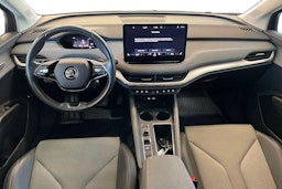 Musta Skoda Enyaq 2022 kuva 7.
