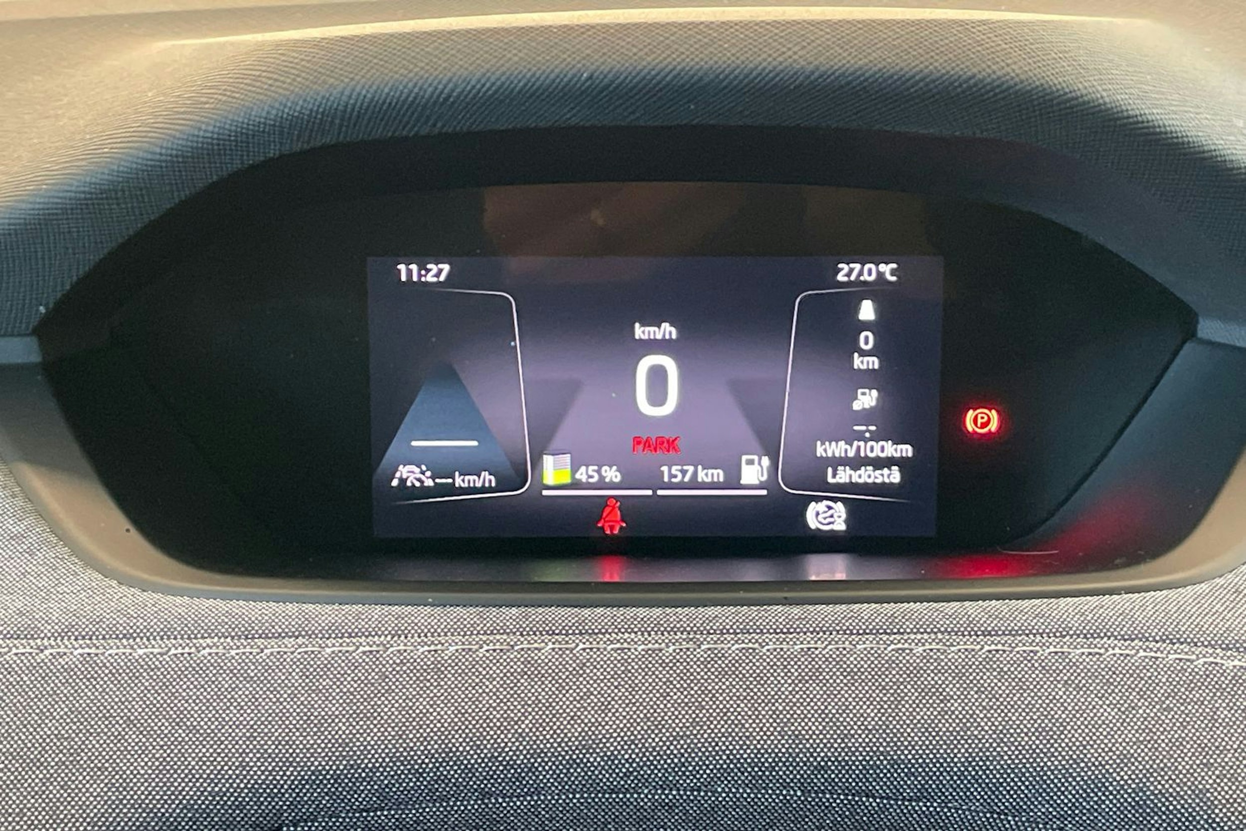 Musta Skoda Enyaq 2022 kuva 11.