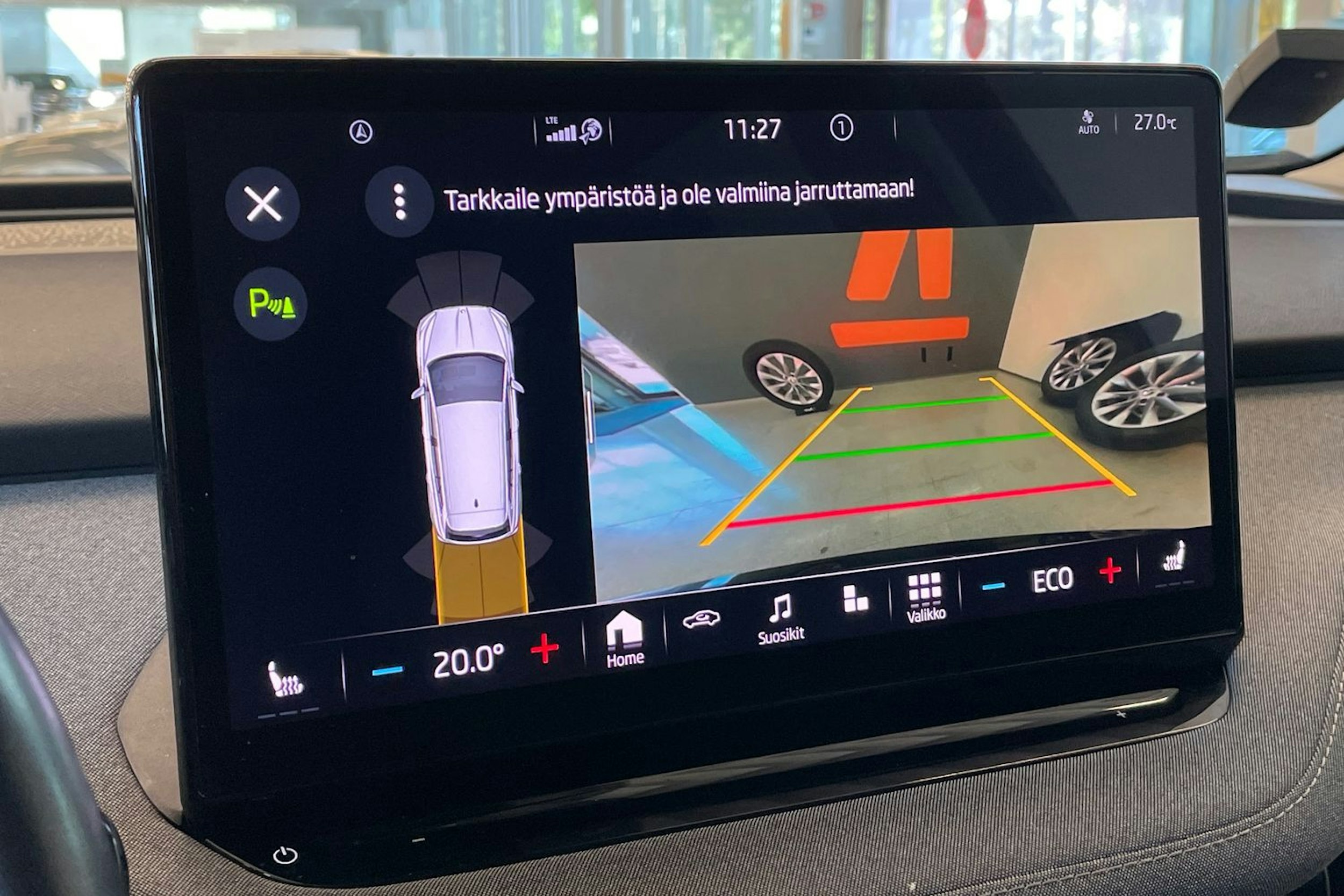 Musta Skoda Enyaq 2022 kuva 12.