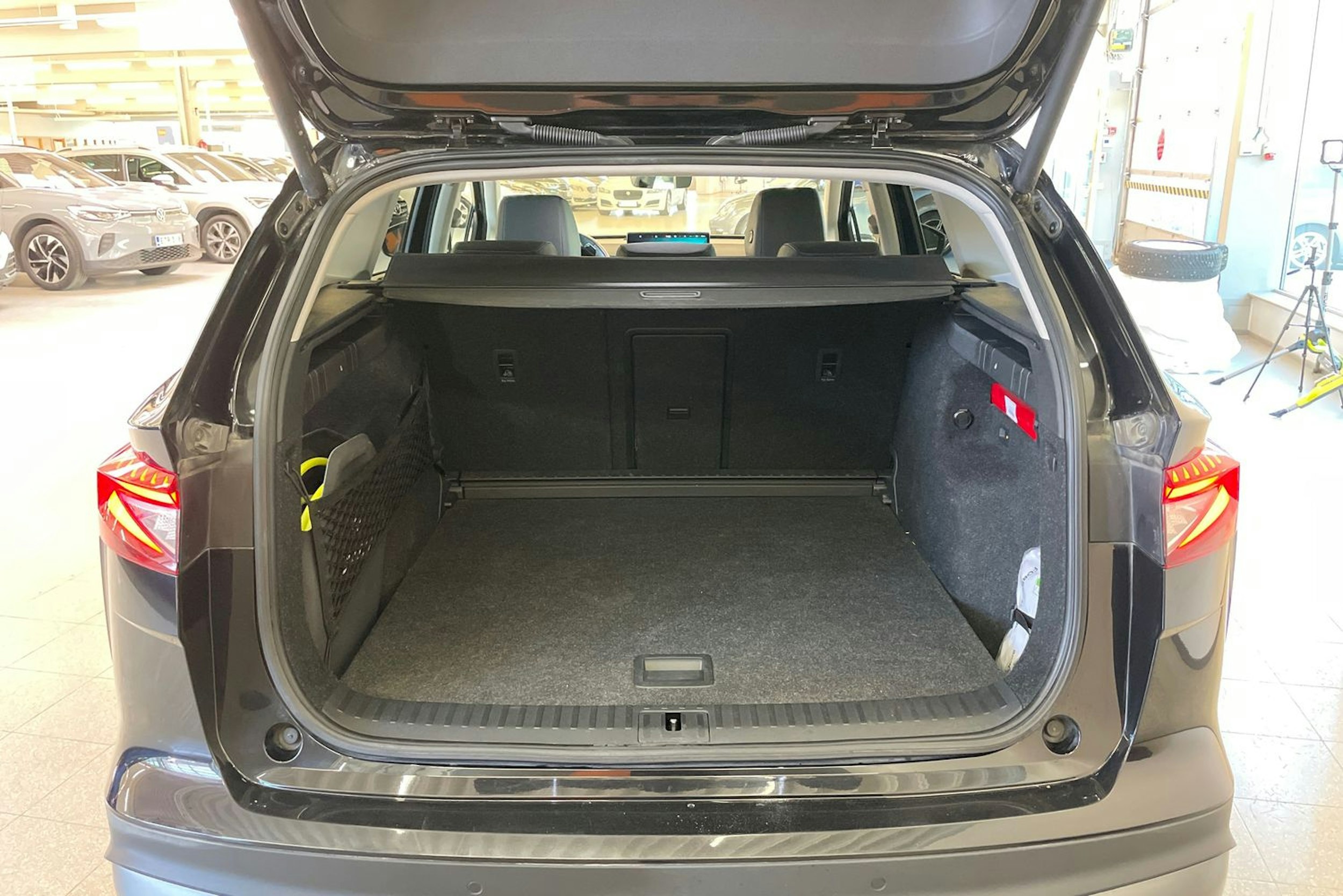 Musta Skoda Enyaq 2022 kuva 20.