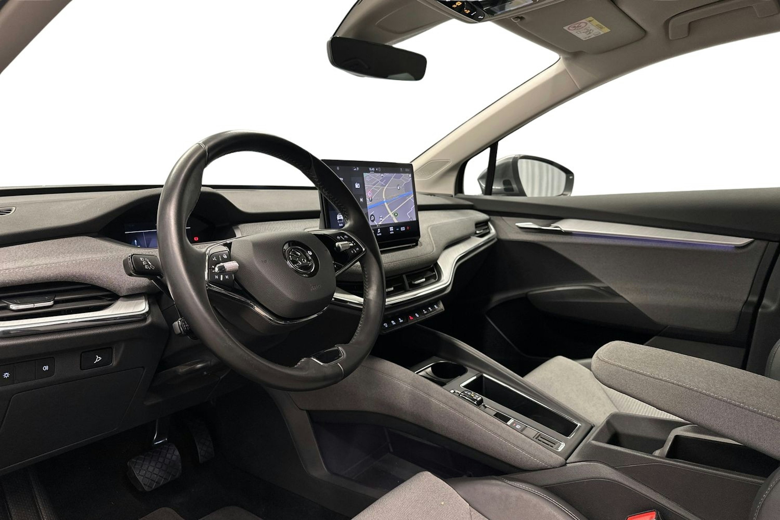 harmaa Skoda Enyaq 2022 kuva 6.