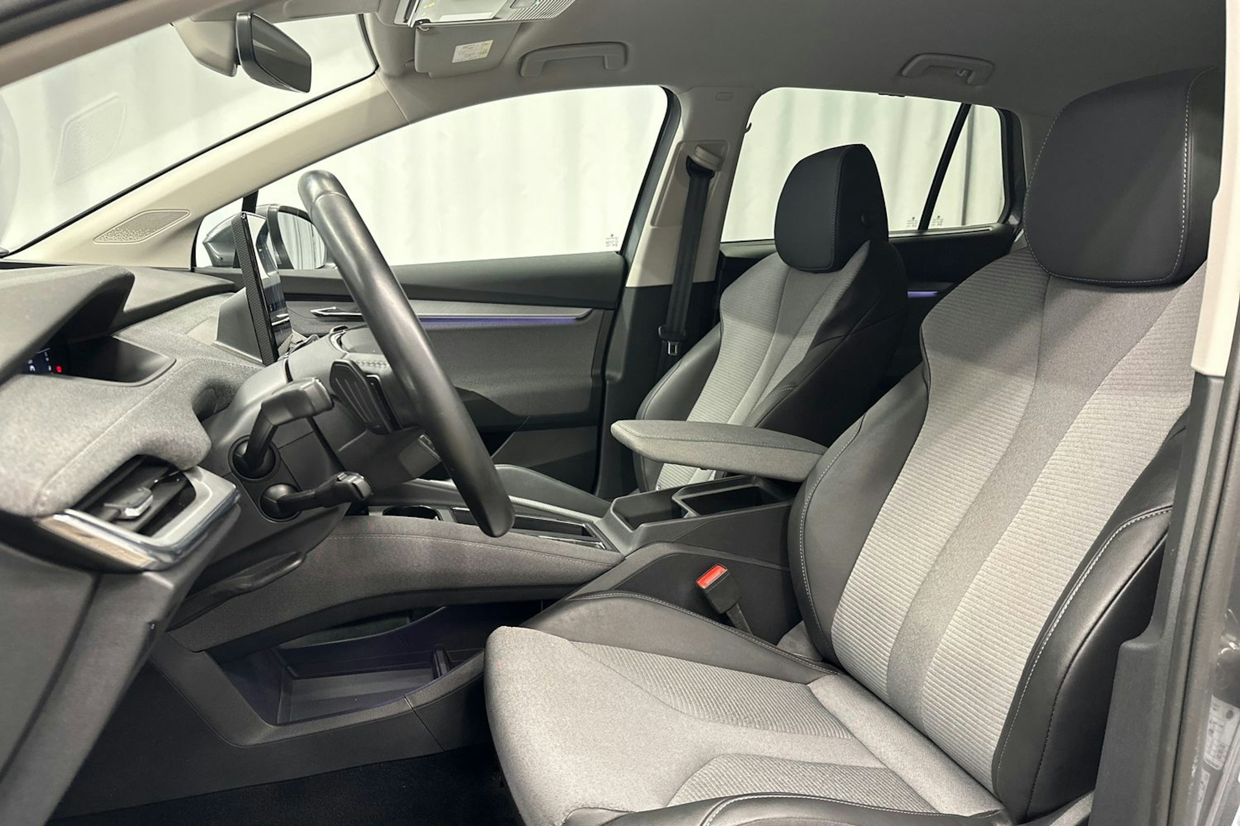 harmaa Skoda Enyaq 2022 kuva 13.