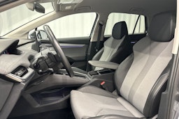 harmaa Skoda Enyaq 2022 kuva 13.