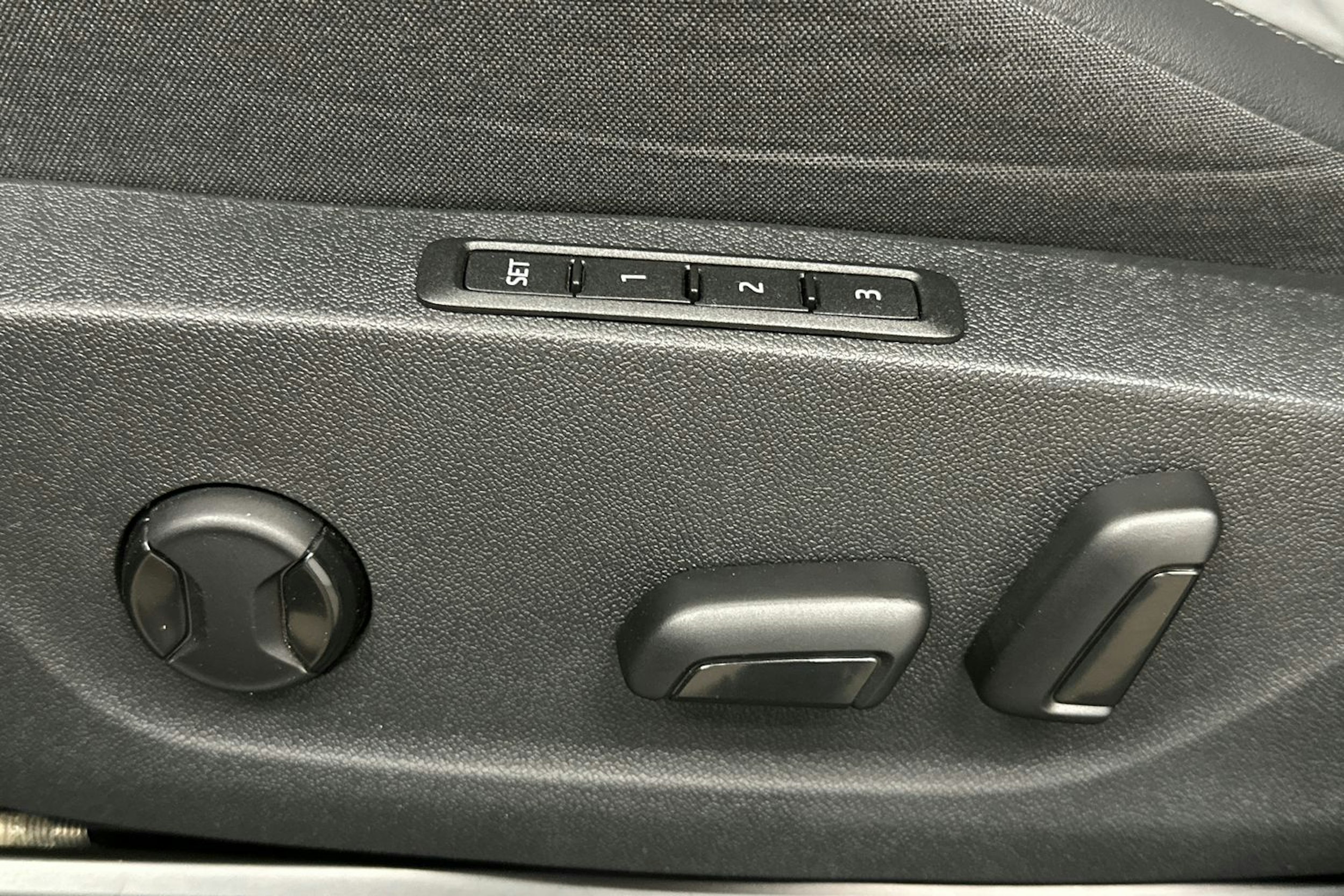 harmaa Skoda Enyaq 2022 kuva 15.