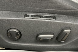 harmaa Skoda Enyaq 2022 kuva 15.