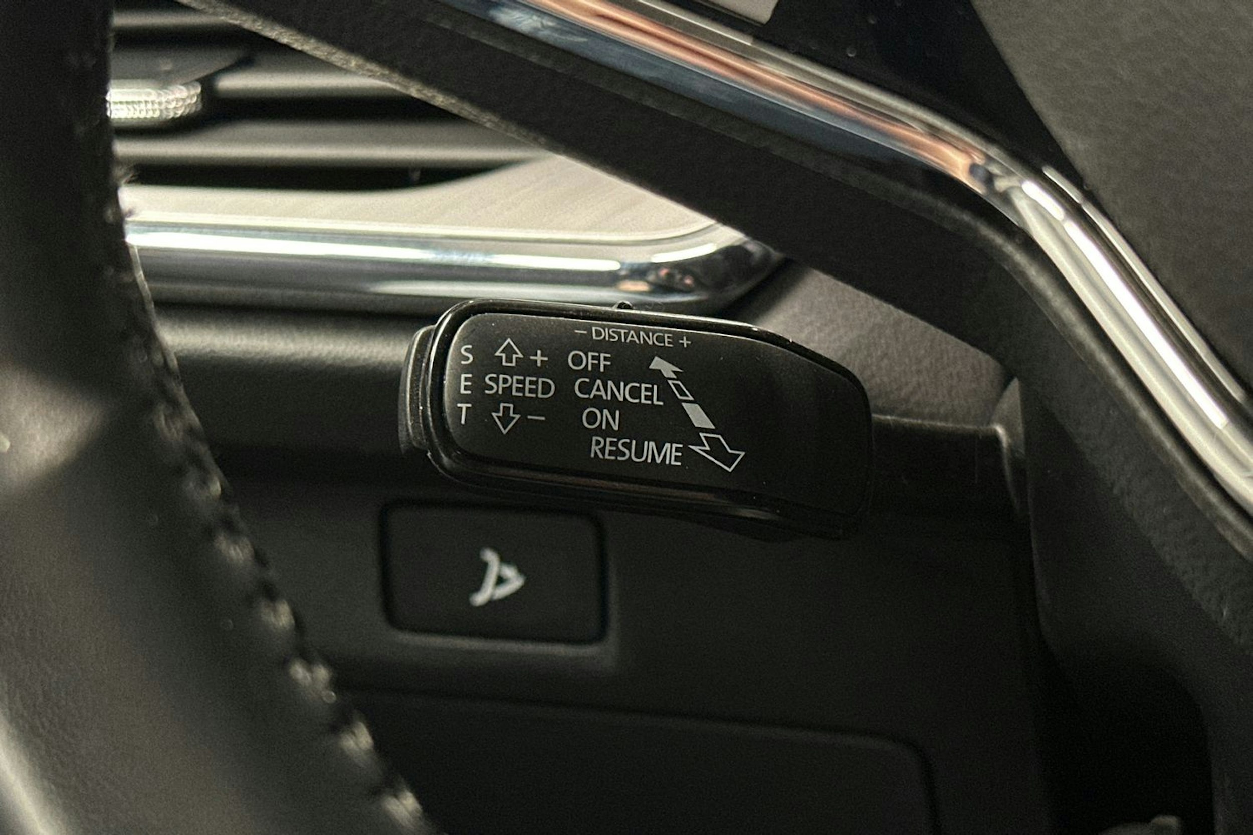 harmaa Skoda Enyaq 2022 kuva 18.