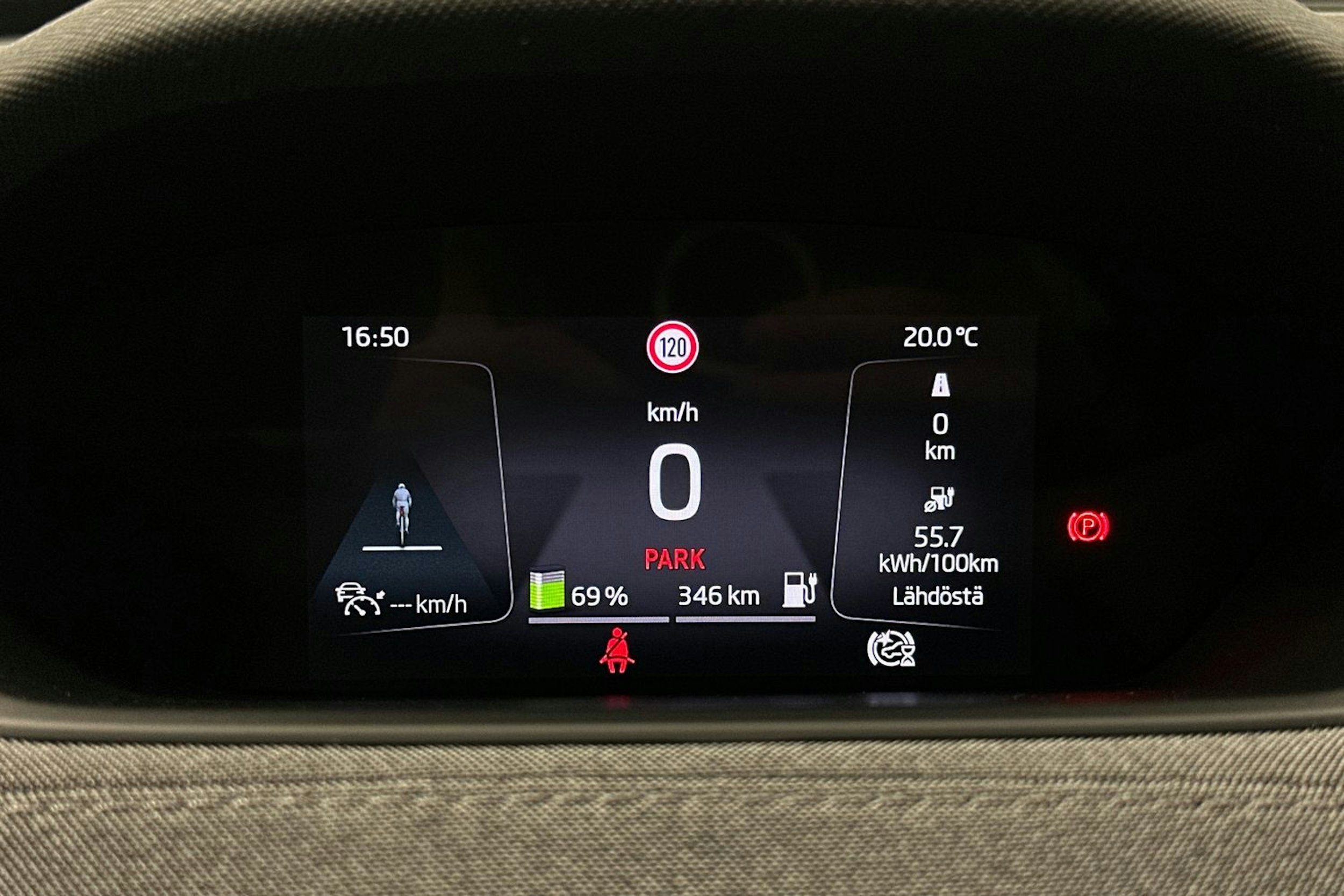 harmaa Skoda Enyaq 2022 kuva 19.