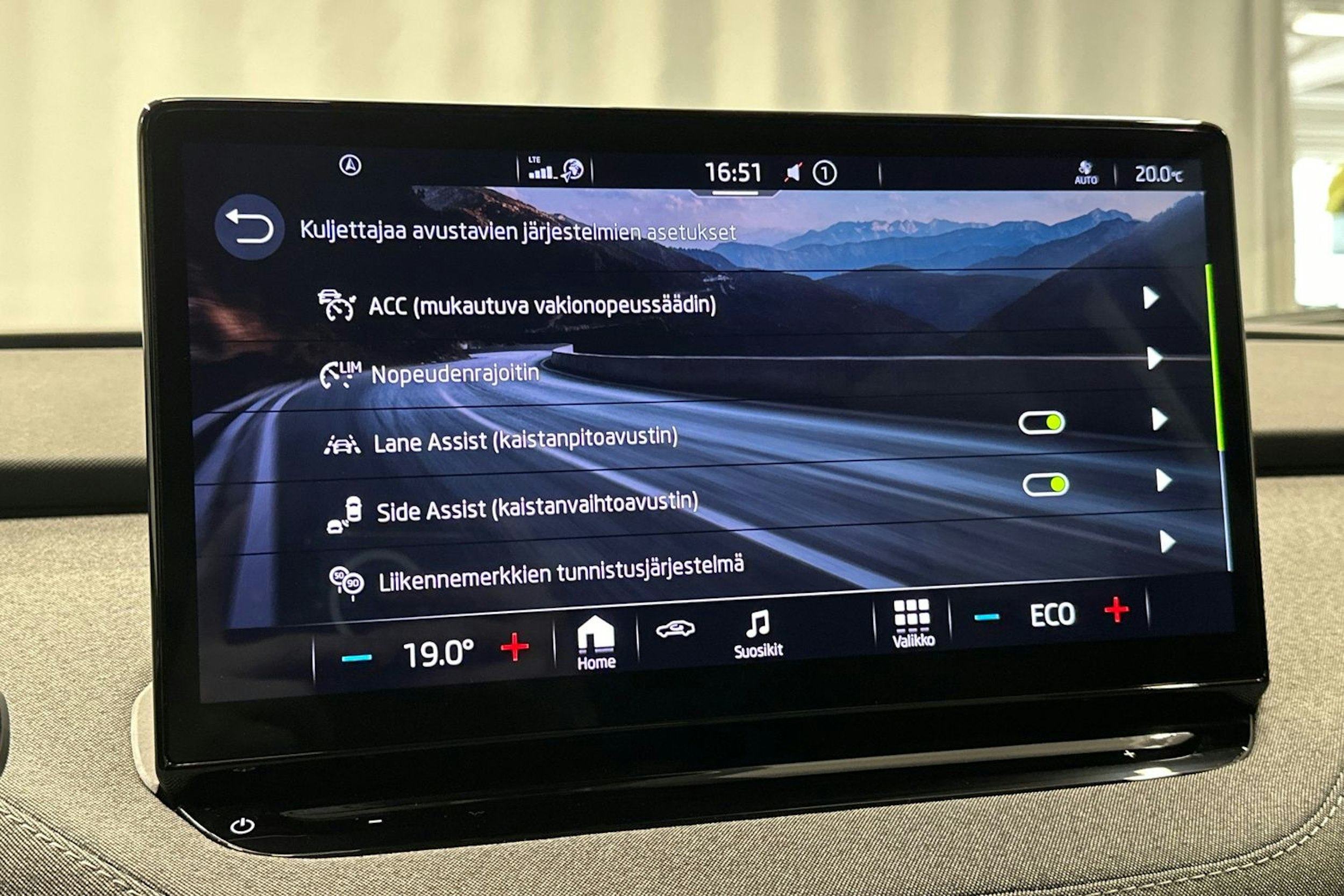 harmaa Skoda Enyaq 2022 kuva 22.