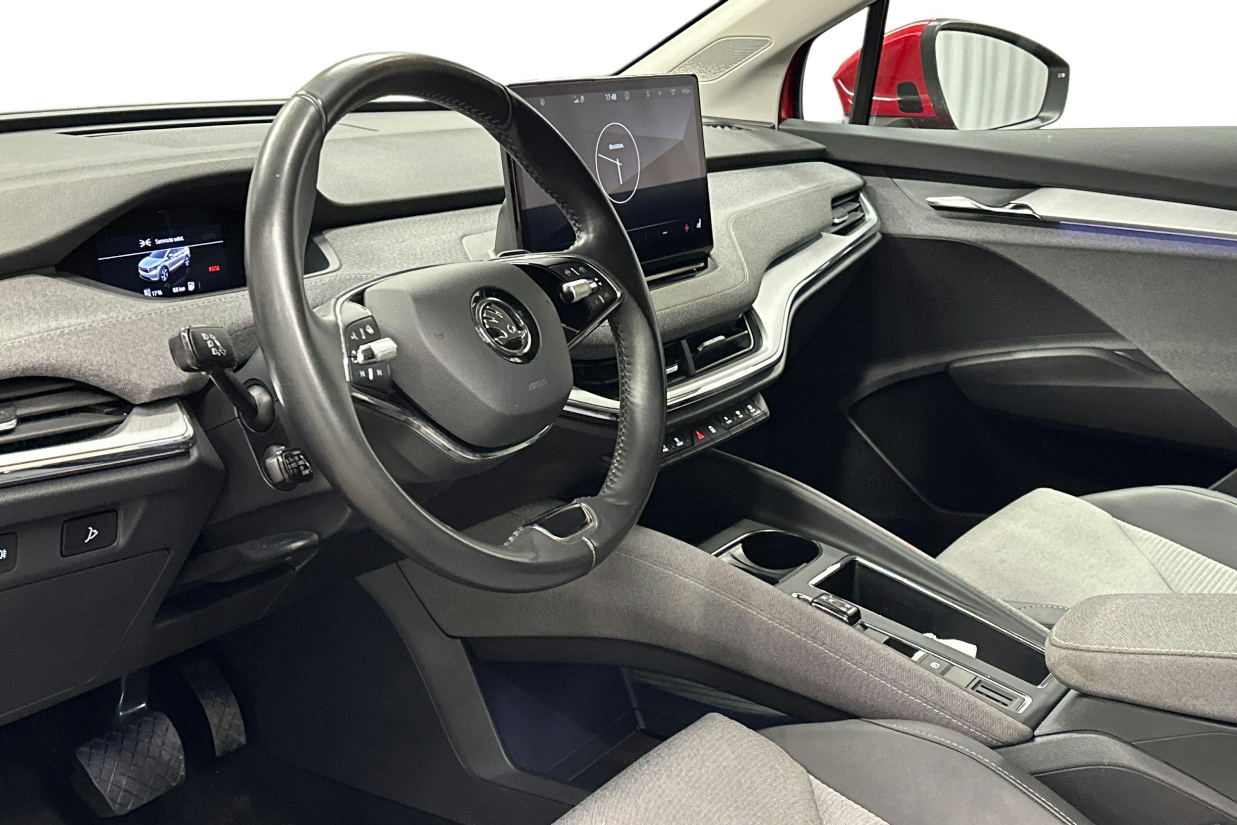 punainen Skoda Enyaq 2022 kuva 7.