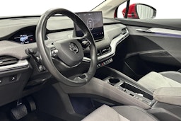 punainen Skoda Enyaq 2022 kuva 7.