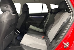 punainen Skoda Enyaq 2022 kuva 10.