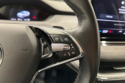 punainen Skoda Enyaq 2022 kuva 15.