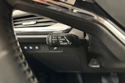 punainen Skoda Enyaq 2022 kuva 16.