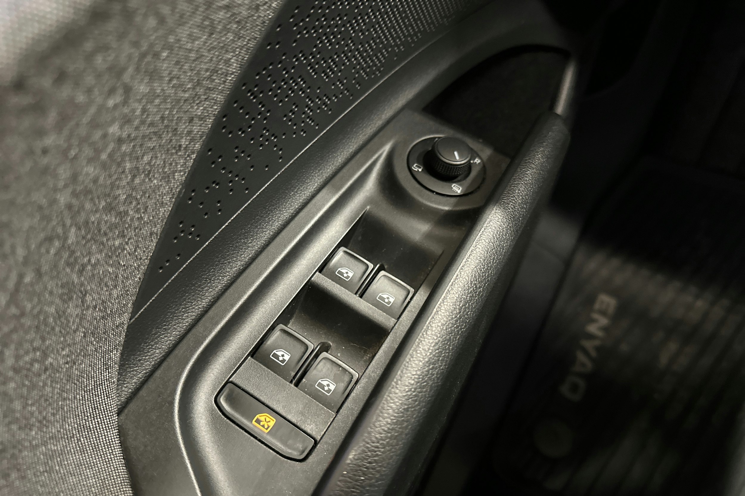 punainen Skoda Enyaq 2022 kuva 17.