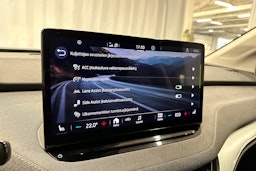 punainen Skoda Enyaq 2022 kuva 21.