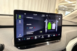 punainen Skoda Enyaq 2022 kuva 23.