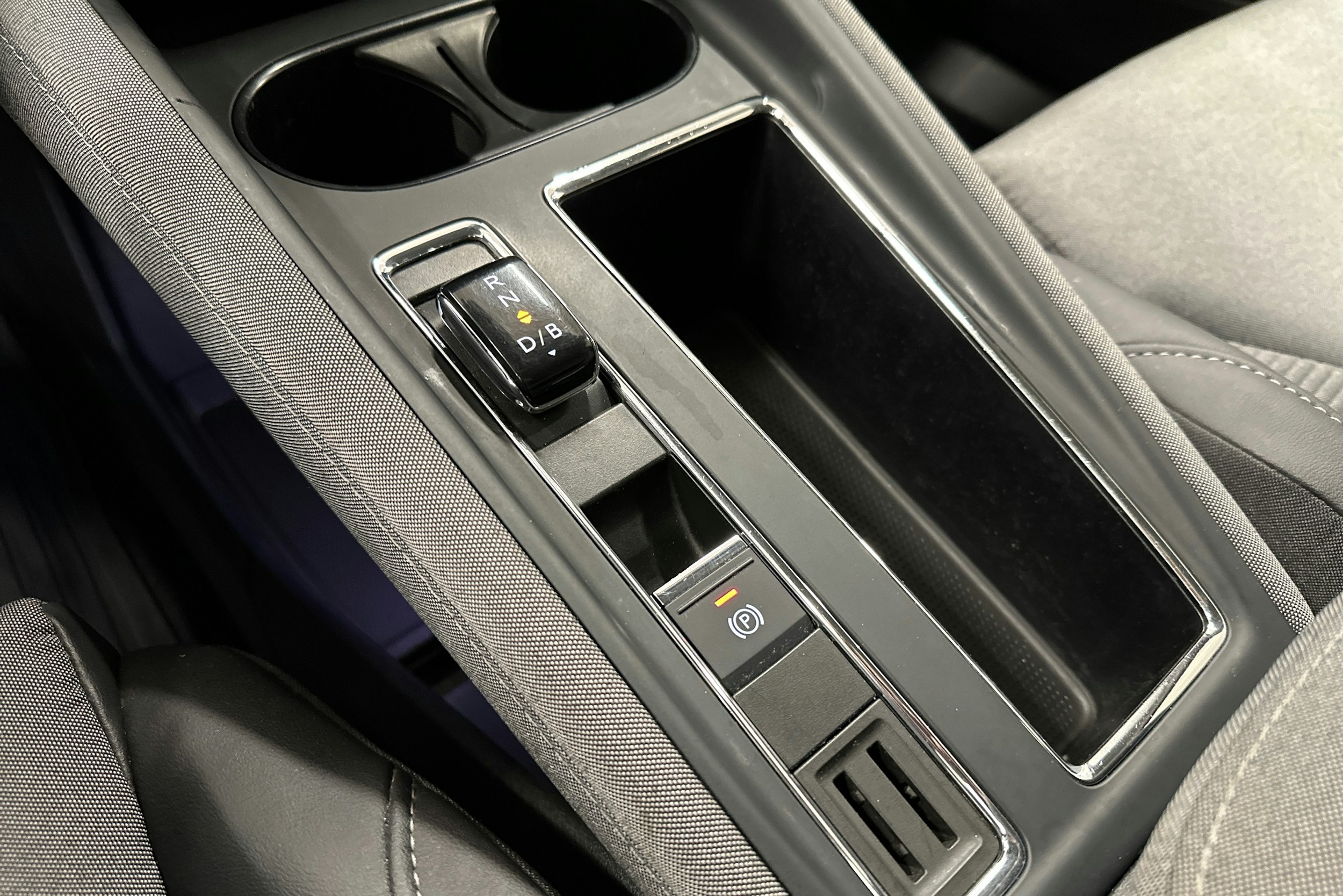 punainen Skoda Enyaq 2022 kuva 26.