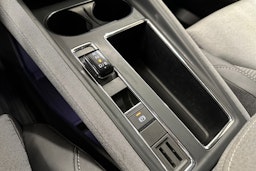 punainen Skoda Enyaq 2022 kuva 26.