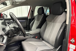 punainen Skoda Enyaq 2022 kuva 27.