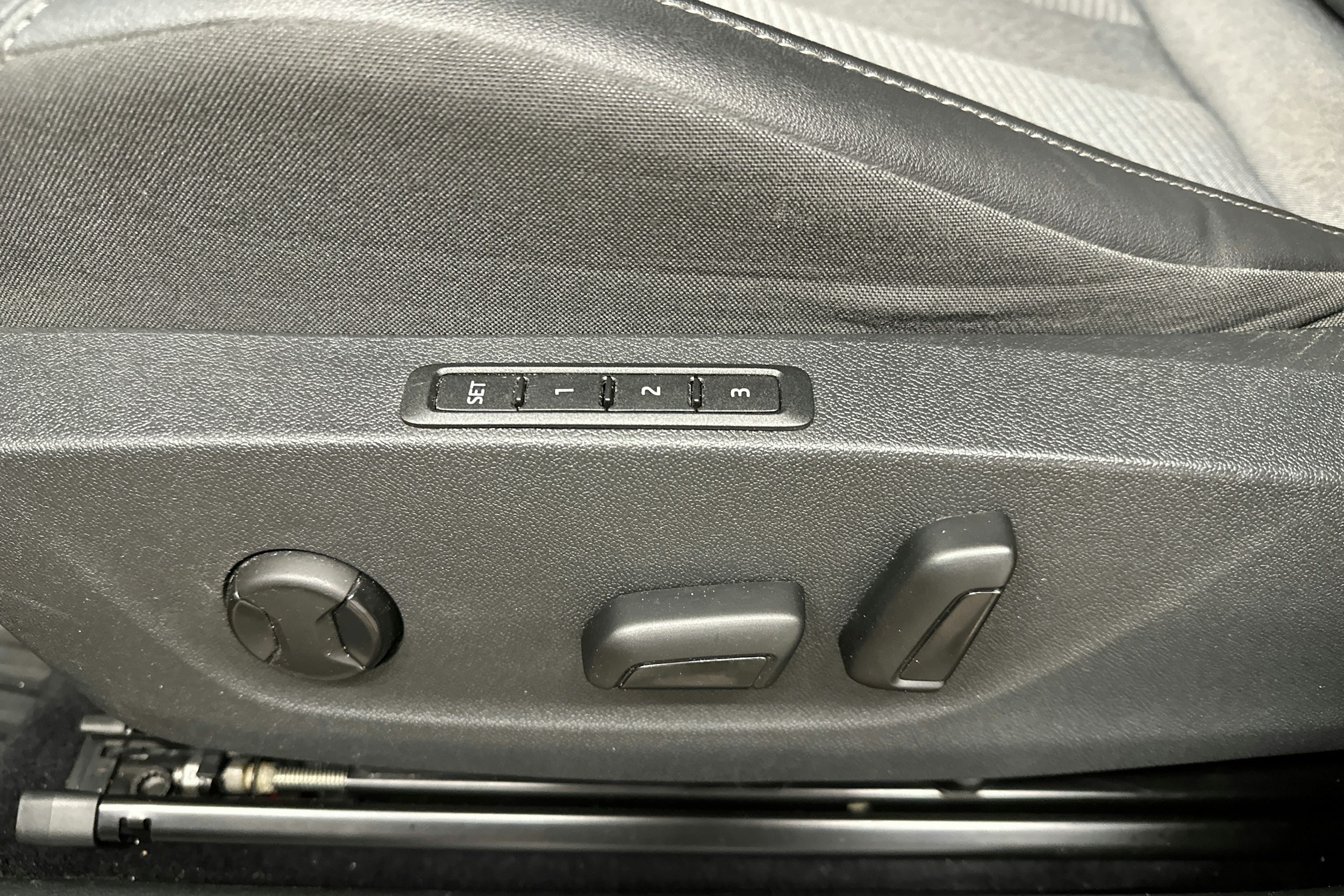 punainen Skoda Enyaq 2022 kuva 28.