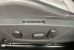 punainen Skoda Enyaq 2022 kuva 28.