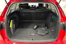 punainen Skoda Enyaq 2022 kuva 29.