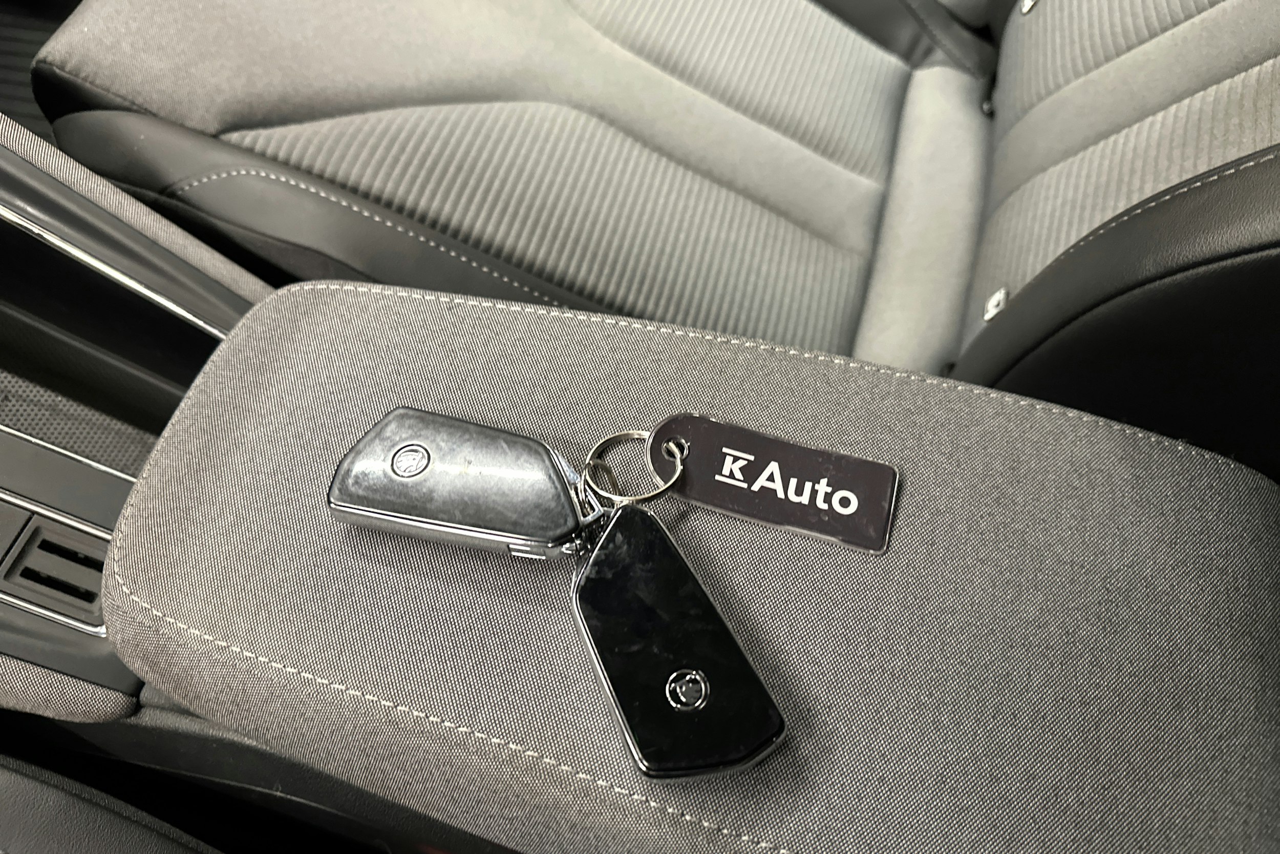 punainen Skoda Enyaq 2022 kuva 31.